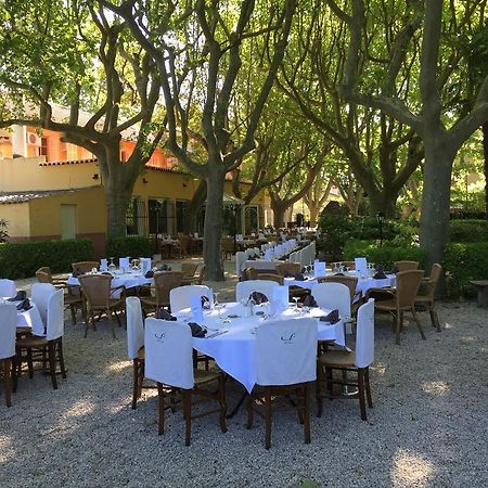 La Touloubre Hotel La Barben Bagian luar foto