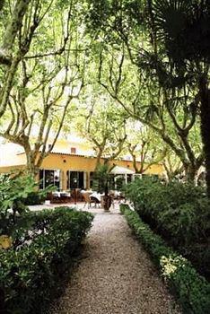 La Touloubre Hotel La Barben Bagian luar foto